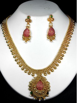 Exclusive Polki Set